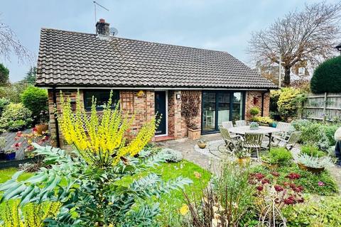 2 bedroom bungalow for sale, Cripps Lane, Steyning, West Sussex, BN44 3YD