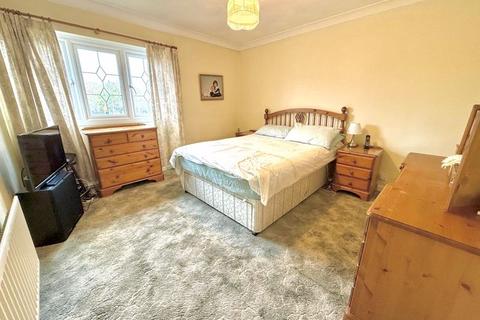 3 bedroom terraced house for sale, St. Davids Way, Dunstable