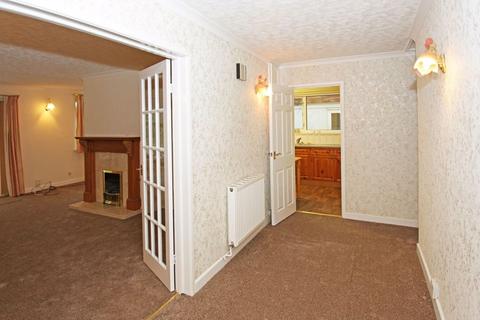 3 bedroom bungalow to rent, 31 Ewart Road, Telford, TF2 7LP.