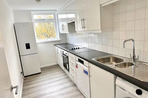 2 bedroom apartment to rent, Duppas Hill Road, Croydon