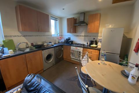 4 bedroom apartment to rent, Albany Road, Roath, Cardiff