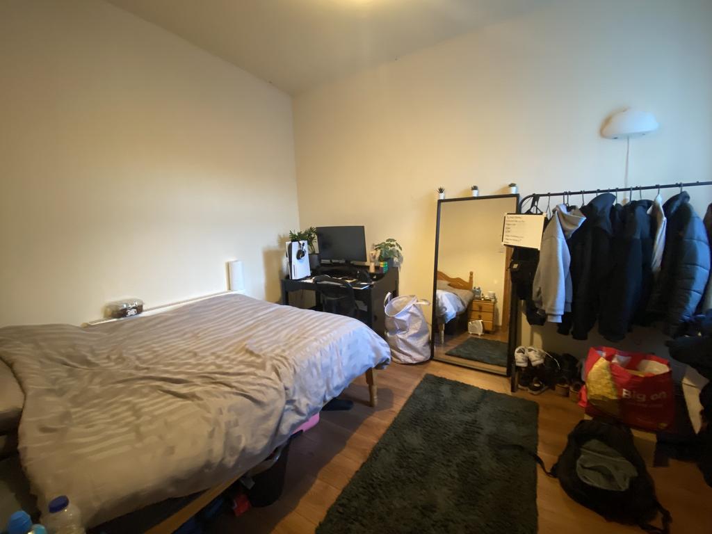 Bedroom 1a