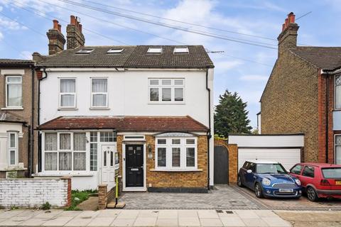 4 bedroom end of terrace house for sale, Pretoria Road, Romford, RM7