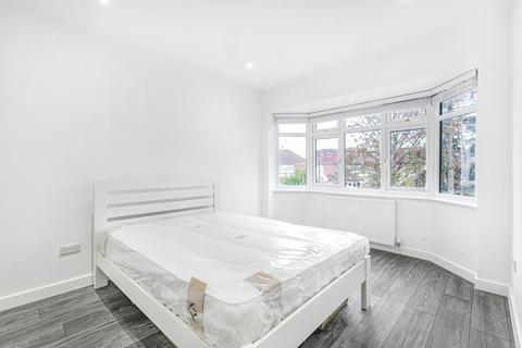 4 bedroom terraced house to rent, Catherine Gardens, Hounslow, TW3