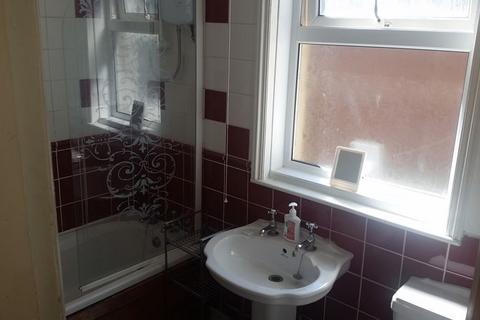 2 bedroom semi-detached house to rent, STUDENT HOUSE - 2 ROOMS AVAILABLE NOW