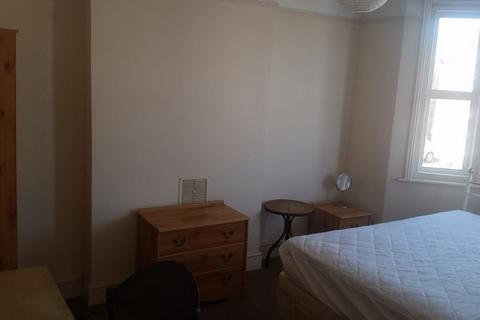 2 bedroom semi-detached house to rent, STUDENT HOUSE - 2 ROOMS AVAILABLE NOW