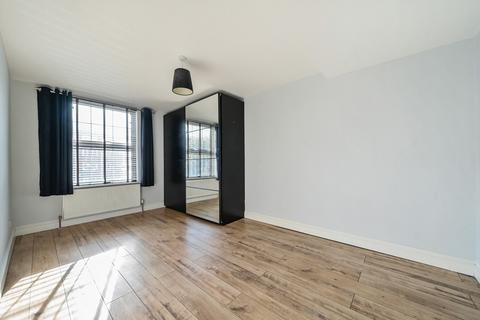 2 bedroom apartment for sale, Uxbridge Road, Pinner, Middlesex