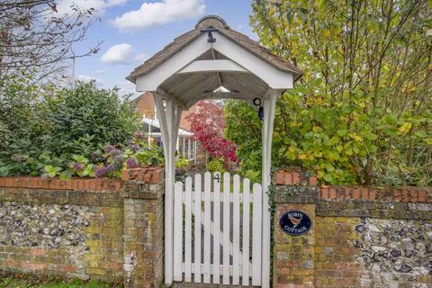 5 bedroom detached house for sale, 4 Robin Close, Great Kingshill HP15