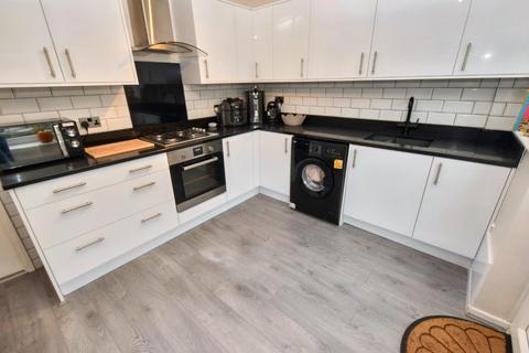 2 bedroom townhouse for sale, Cliffe Park Rise, Leeds, West Yorkshire