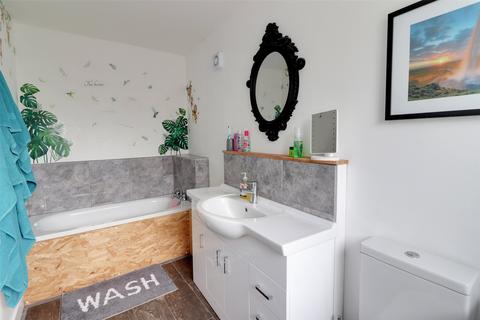 10 Compass West, Tregadillett, Launceston, PL15 7EA