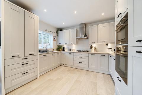 2 Rossiter Close, Bathpool, Taunton, TA2 8FN