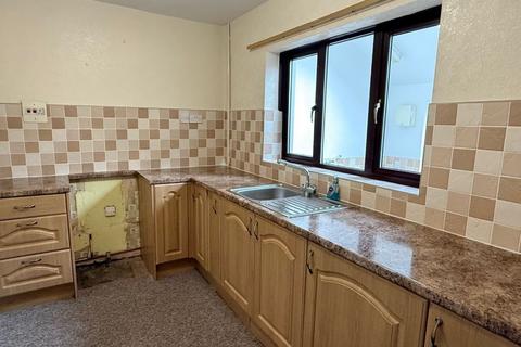 2 bedroom semi-detached house to rent, Blewitt Street, Pensnett, Dudley DY5