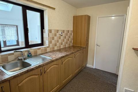 2 bedroom semi-detached house to rent, Blewitt Street, Pensnett, Dudley DY5