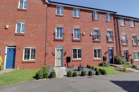 4 bedroom townhouse to rent, Felton Close, Stafford ST17