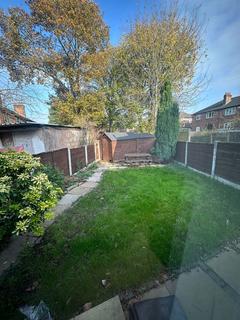 4 bedroom semi-detached house to rent, Fog Lane, Manchester