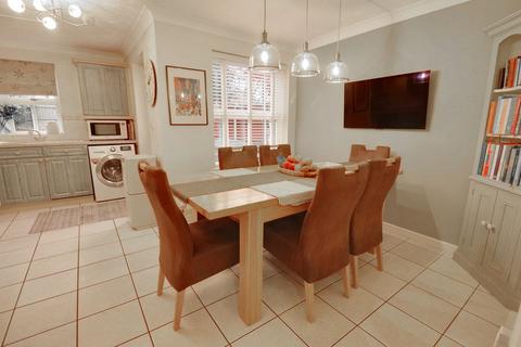 24 Bedingstone Drive, Penkridge, Stafford, ST19 5TE