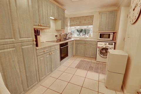 24 Bedingstone Drive, Penkridge, Stafford, ST19 5TE