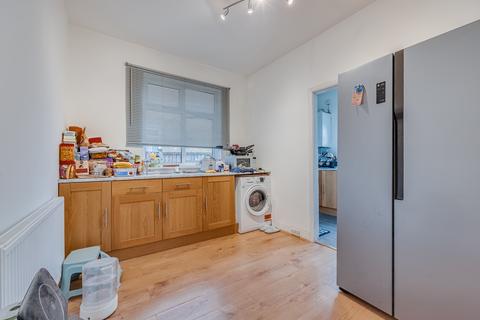 2 bedroom maisonette for sale, Eastfields Road, Mitcham CR4