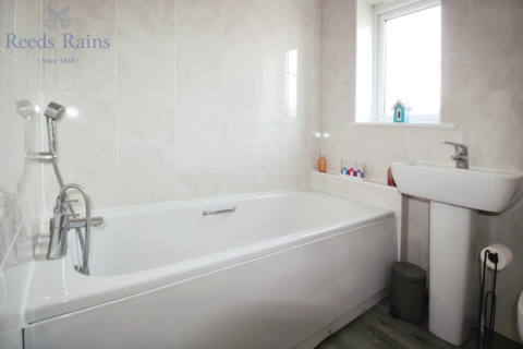 3 bedroom semi-detached house for sale, Alder Road, Leeds LS14