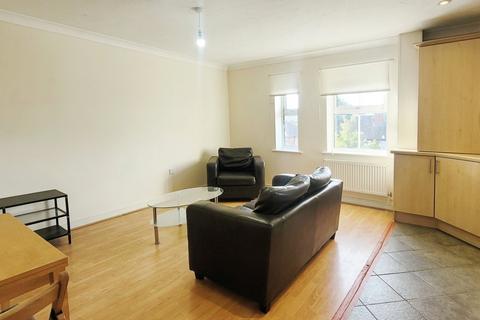 2 bedroom apartment to rent, Parrs Wood Road, Manchester M20