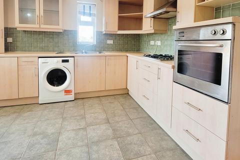 2 bedroom apartment to rent, Parrs Wood Road, Manchester M20