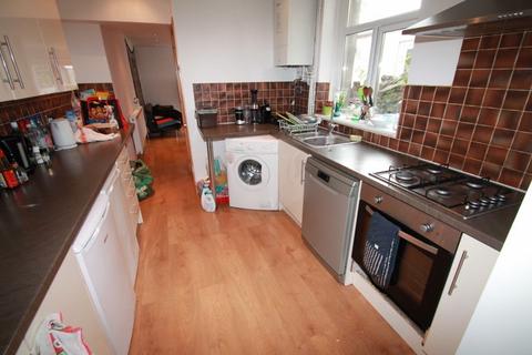 6 bedroom terraced house to rent, Mundy Place, Cardiff CF24