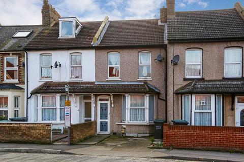 3 bedroom terraced house to rent, Wrotham Road, Kent DA11