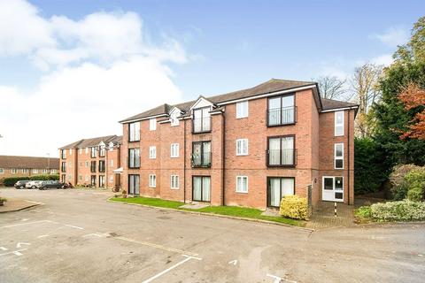 1 bedroom flat for sale, Woodlands Way, Hampshire SP10