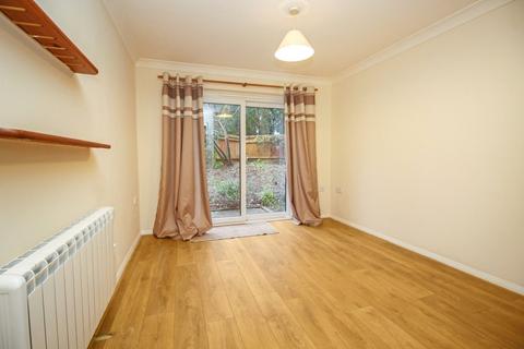 1 bedroom flat for sale, Woodlands Way, Hampshire SP10