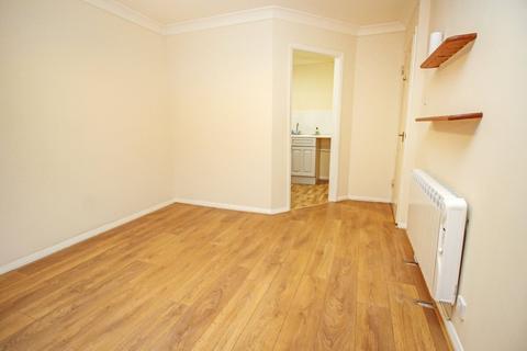 1 bedroom flat for sale, Woodlands Way, Hampshire SP10