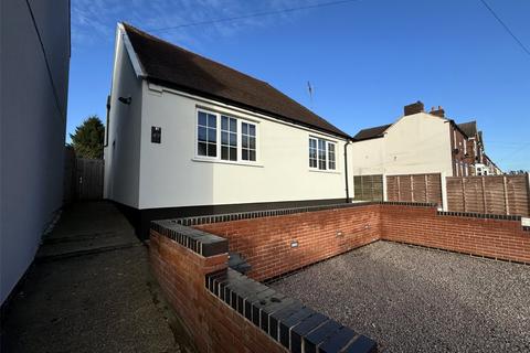 4 bedroom bungalow to rent, Court Street, Swadlincote DE11