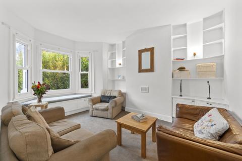 2 bedroom flat to rent, Harbut Road, SW11