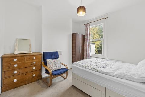 2 bedroom flat to rent, Harbut Road, SW11