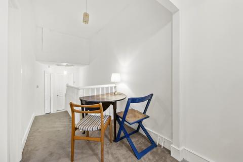 2 bedroom flat to rent, Harbut Road, SW11