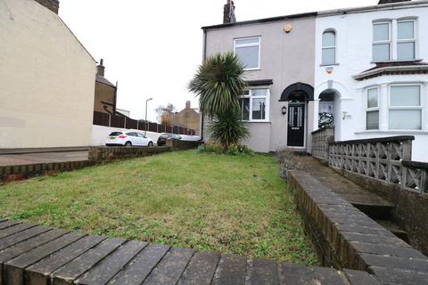 3 bedroom end of terrace house to rent, Rectory Road, Little Thurrock