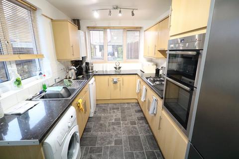 3 bedroom end of terrace house to rent, Rectory Road, Little Thurrock