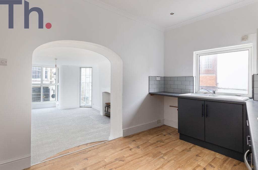 Kitchen &amp; Lounge