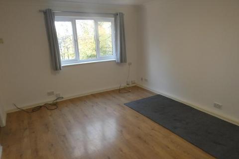 2 bedroom flat to rent, Crescent Avenue, Prestwich, M25