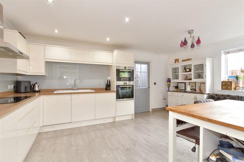 4 bedroom end of terrace house for sale, Finch Close, Faversham, Kent