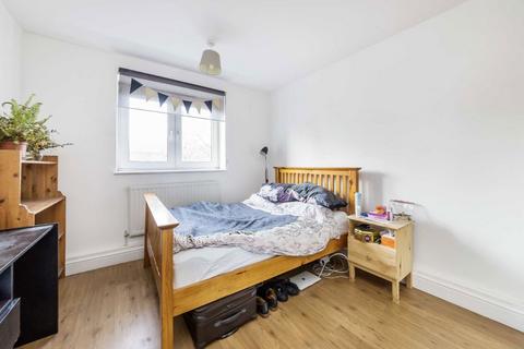 4 bedroom flat to rent, Hunton Street, London E1