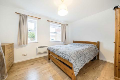 1 bedroom flat for sale, Henry Doulton Drive, London SW17