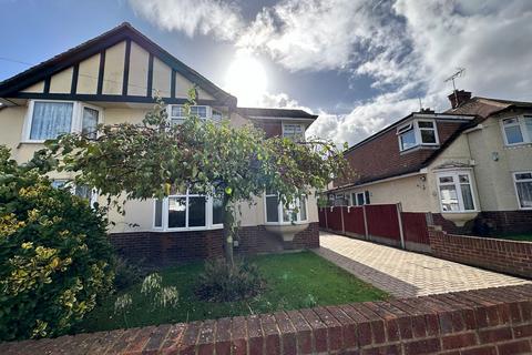 4 bedroom semi-detached house to rent, Station Approach Road, Ramsgate, CT11