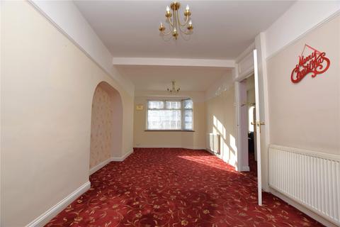 4 bedroom terraced house to rent, Gresham Drive, Romford, RM6