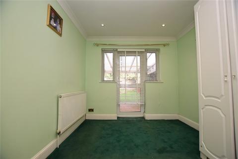 4 bedroom terraced house to rent, Gresham Drive, Romford, RM6