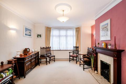 4 bedroom end of terrace house for sale, Hurst Avenue, Chingford