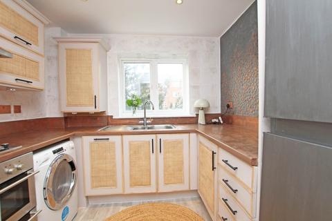 2 bedroom flat for sale, Sovereign Harbour, Eastbourne, BN23 5TP