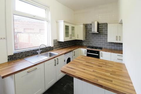 2 bedroom terraced house to rent, Railway Terrace, Bury