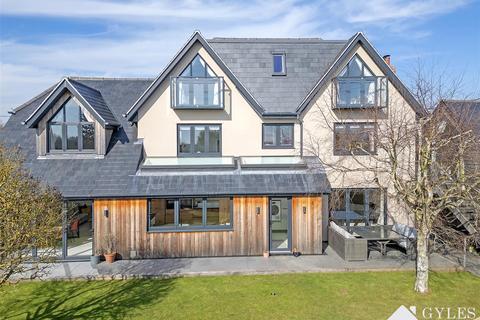 5 bedroom detached house for sale, Lawford, Manningtree