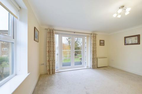 2 bedroom flat for sale, Hampton Court, Aughton Park Drive, L39 5RJ