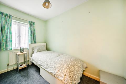 7 Candlerush Close, Woking, GU22 8AT
